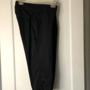 LEE “just below the waist” black casual Capri pants. 4 pocket. Size 8 P. EUC